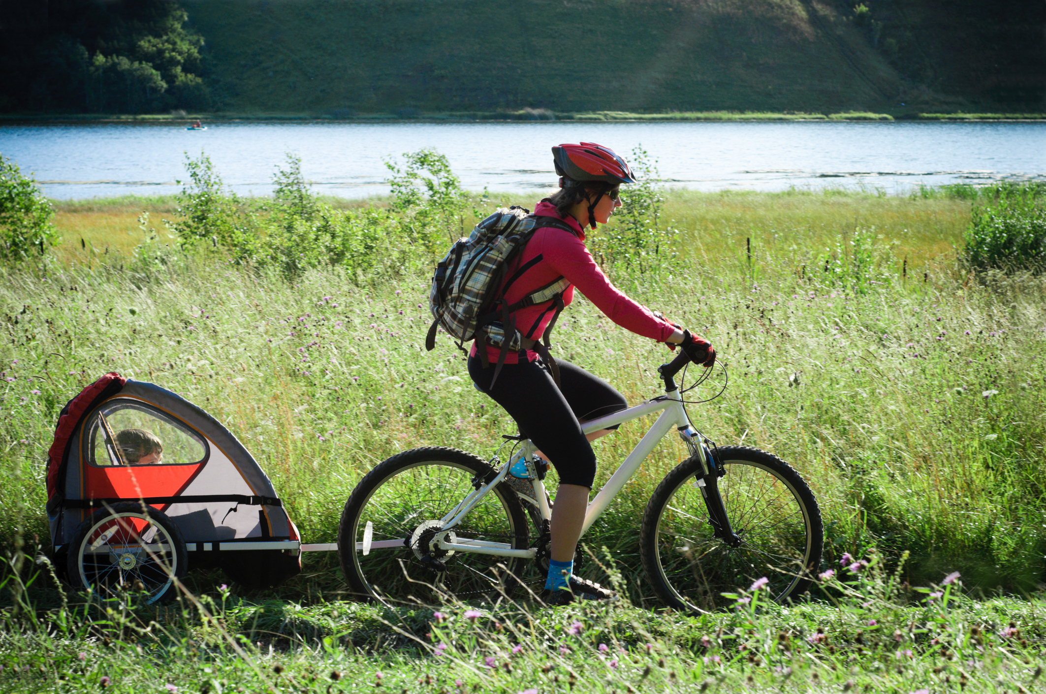 Mit Kind auf dem Fahrrad unterwegs: Anhnger oder Fahrradsitz?hrradsitz  oder Fahrradanhnger?