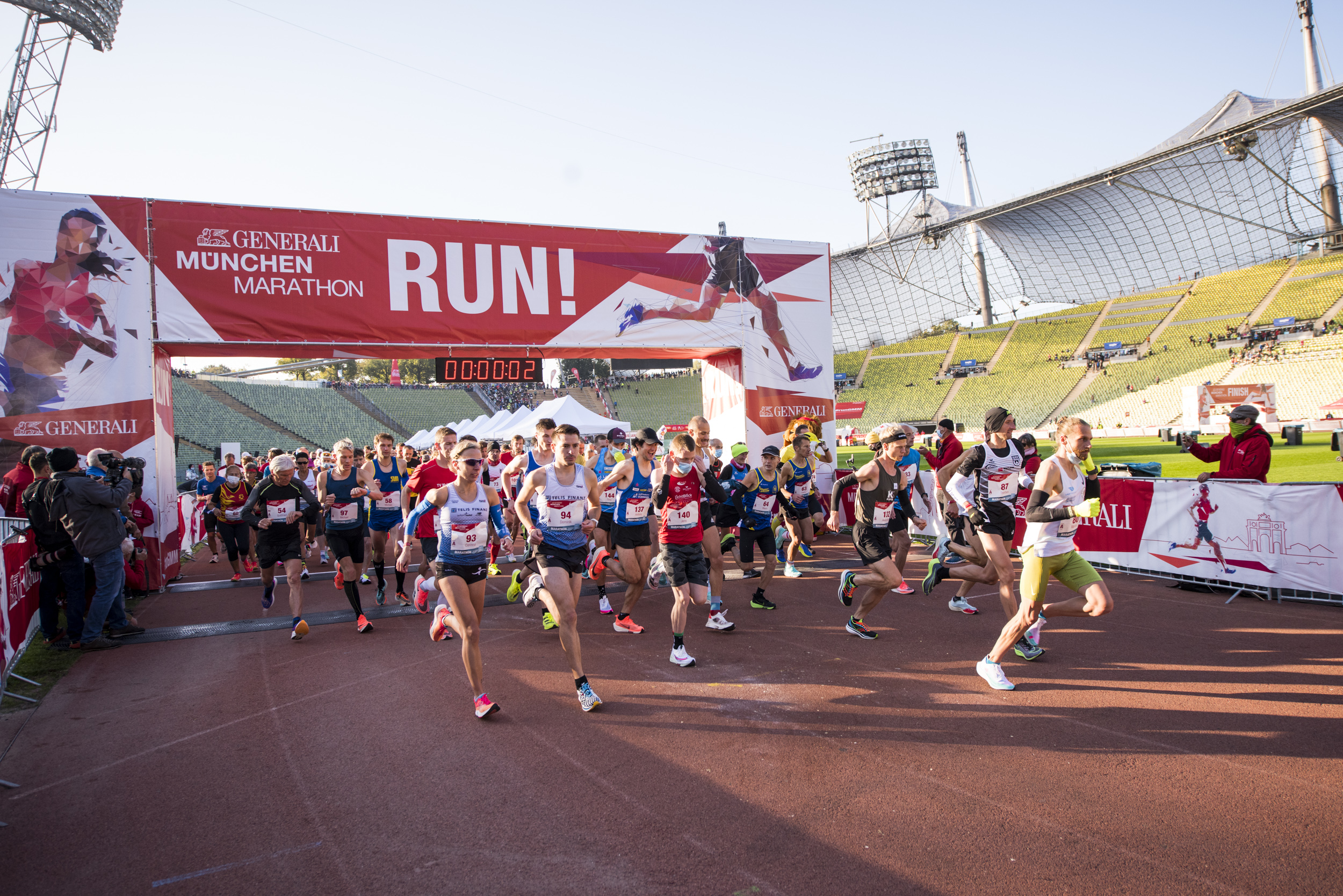 Läufer beim Start des Generali München Marathon 2021
