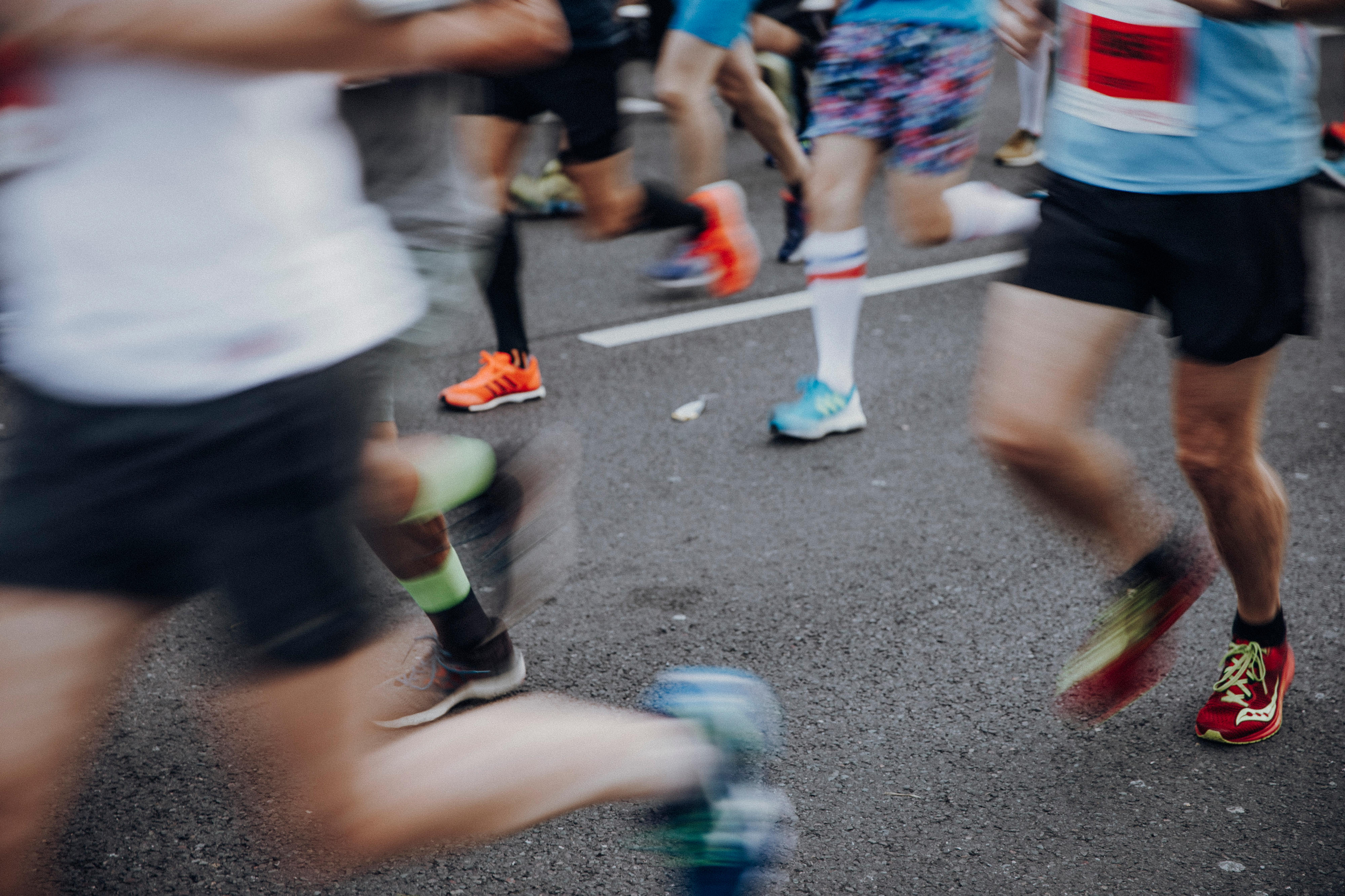 Detailansicht von Läufern beim Generali Köln Marathon