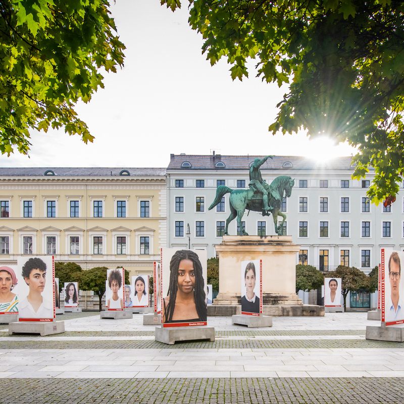 Open-Air-Installation Die Deutschen des 21. Jahrhunderts in München