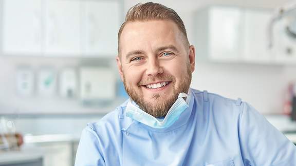 Unser Ratgeber Zahn beantwortet Ihnen die wichtigsten Fragen zum Besuch beim Zahnarzt