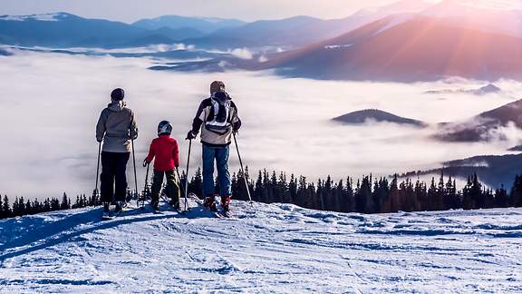 Familie im Skiurlaub