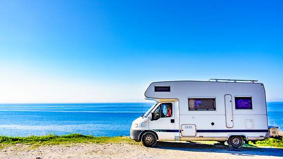 Campingwagen am Meer