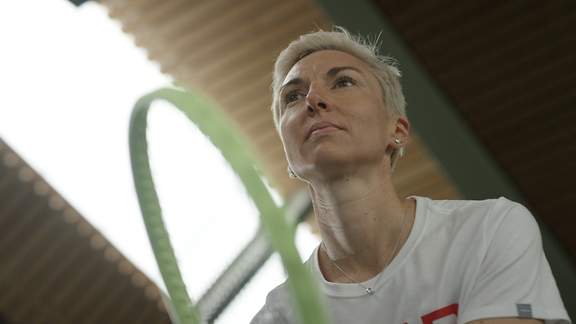 Tennis-Bundestrainerin Jasmin Wöhr wartet auf den gegnerischen Aufschlag