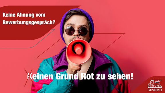 Person mit bunten Klamotten spricht in ein rotes Megafon: Keine Ahnung vom Bewerbungsgespräch? Keinen Grund Rot zu sehen!